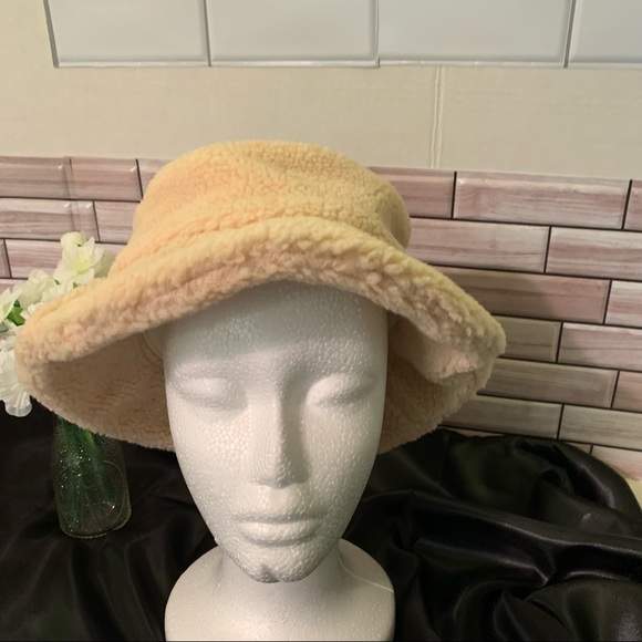 kensie NWT Sherpa Style Hat w/2.5” Brim Pale/Lt. Pink Elastic OS - Picture 2 of 10